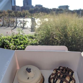 Georgetown Cupcake - Cupcakes Near Me - Washington, DC, District of Columbia