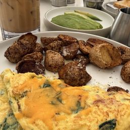 Veggie Omelette, iced latte