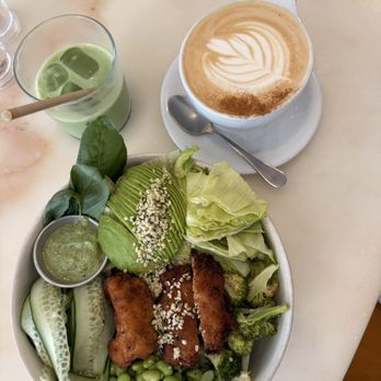 Comobå - Lions mane bowl - Coffee & Tea Near Me - Lisbon, 11 Comobå - Lions mane bowl - Coffee & Tea Near Me - Lisbon, 11