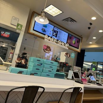 Cinnabon - Bakeries Near Me - Northridge, California