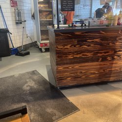 Pizza warmer and station for finishes and drizzles