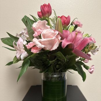 Indio Florist - Elegant Flower Arrangement - Florists Near Me - Indio, California Indio Florist - Elegant Flower Arrangement - Florists Near Me - Indio, California