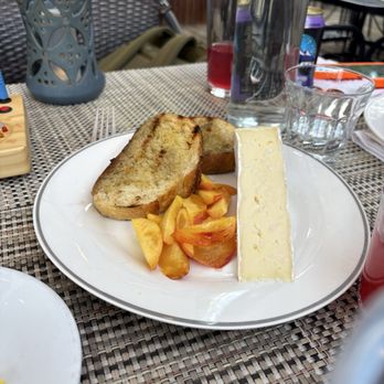 Tiny Pine Bistro - Cheese plate (Brie, sourdough and Palisade peaches) - Wine Bars Near Me - Carbondale, Colorado Tiny Pine Bistro - Cheese plate (Brie, sourdough and Palisade peaches) - Wine Bars Near Me - Carbondale, Colorado