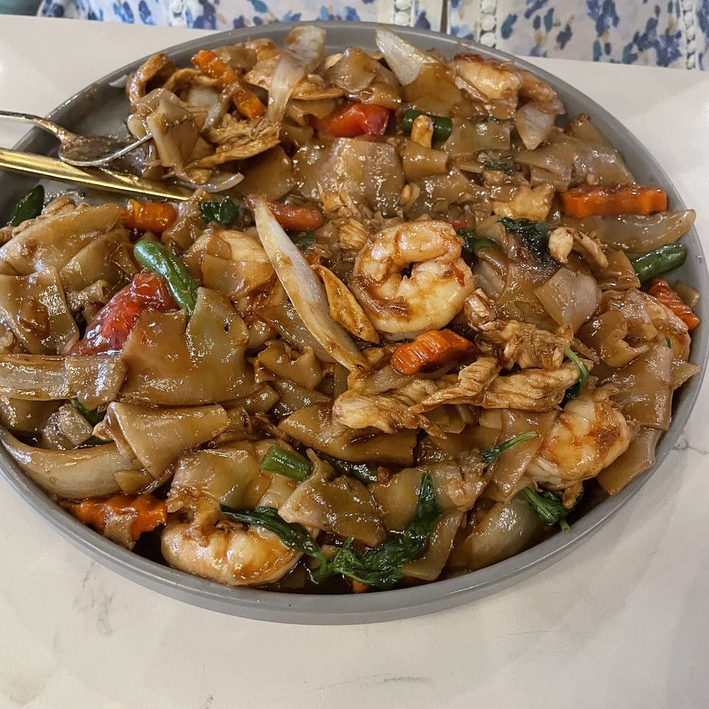 Linjee Thai - Drunken Noodles - Thai Near Me - Alexandria, Virginia Linjee Thai - Drunken Noodles - Thai Near Me - Alexandria, Virginia