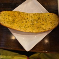 Gionino's Pizzeria of Wooster - The garlic bread that came with my pasta.