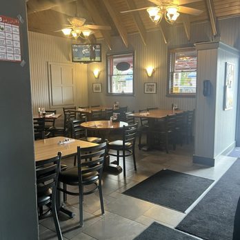 Flatwater Restaurant - Inside dining - Comfort Food Near Me - Indianapolis, Indiana