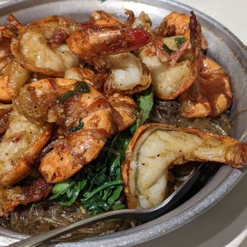 Henry's Cuisine - Prawn vermicelli pot, flavored with black pepper. Many shrimps sloppily NOT deveined. - Asian Fusion Near Me - Alhambra, California