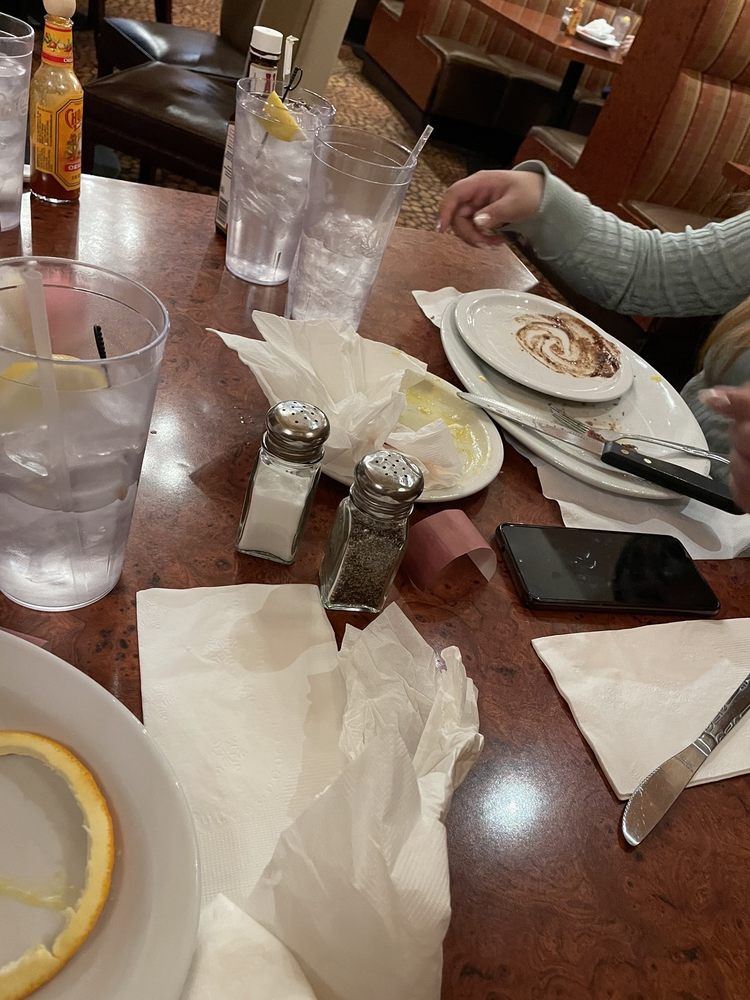 CHARLIES LAKESIDE RESTAURANT & LOUNGE Updated October 2024 38