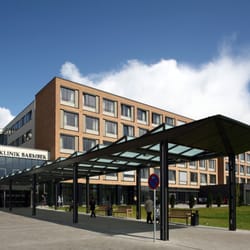 Asklepios Klinik Barmbek - Der Eingangsbereich der Klinik von außen.