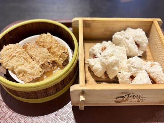 Ying Dim Sum 88 蓝天点心 by null