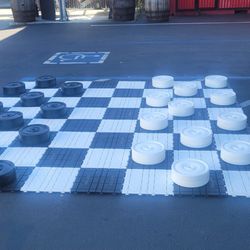 Video Amusement - Giant Checkers