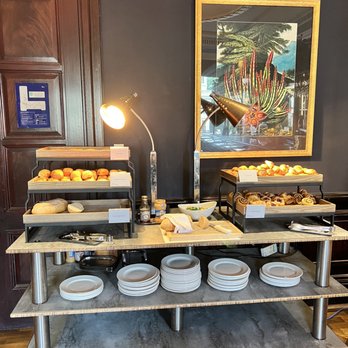 The Clermont Charing Cross - Breakfast Buffet - Hotels Near Me - London, XGL