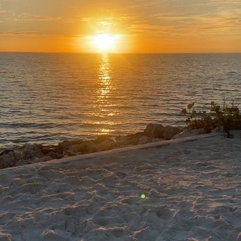 Sailport Waterfront Suites - Beautiful sunset - Hotels Near Me - Tampa, Florida Sailport Waterfront Suites - Beautiful sunset - Hotels Near Me - Tampa, Florida