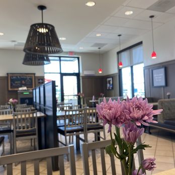 Chick-fil-A - Dining room with fresh flowers - Fast Food Near Me - Metairie, Louisiana Chick-fil-A - Dining room with fresh flowers - Fast Food Near Me - Metairie, Louisiana