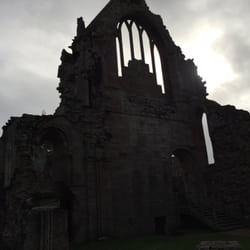 Edinburgh Day Tours - Day 2 - Borders - 11th Century Dryburgh Abbey