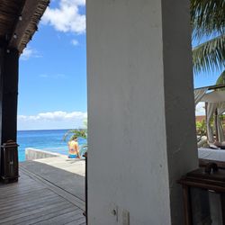 Hotel B