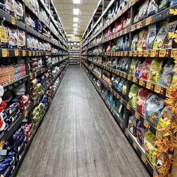 Hollywood Feed - Always very clean and tidy! - Pet Stores Near Me - Mobile, Alabama