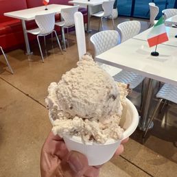 Kinder Bueno Hazelnut Chocolate