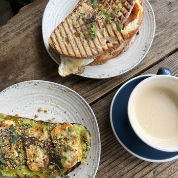 Blueys Kitchen - sweet halloumi toast, fried egg sandwich, lavender latte - Cafes Near Me - Santa Monica, California Blueys Kitchen - sweet halloumi toast, fried egg sandwich, lavender latte - Cafes Near Me - Santa Monica, California