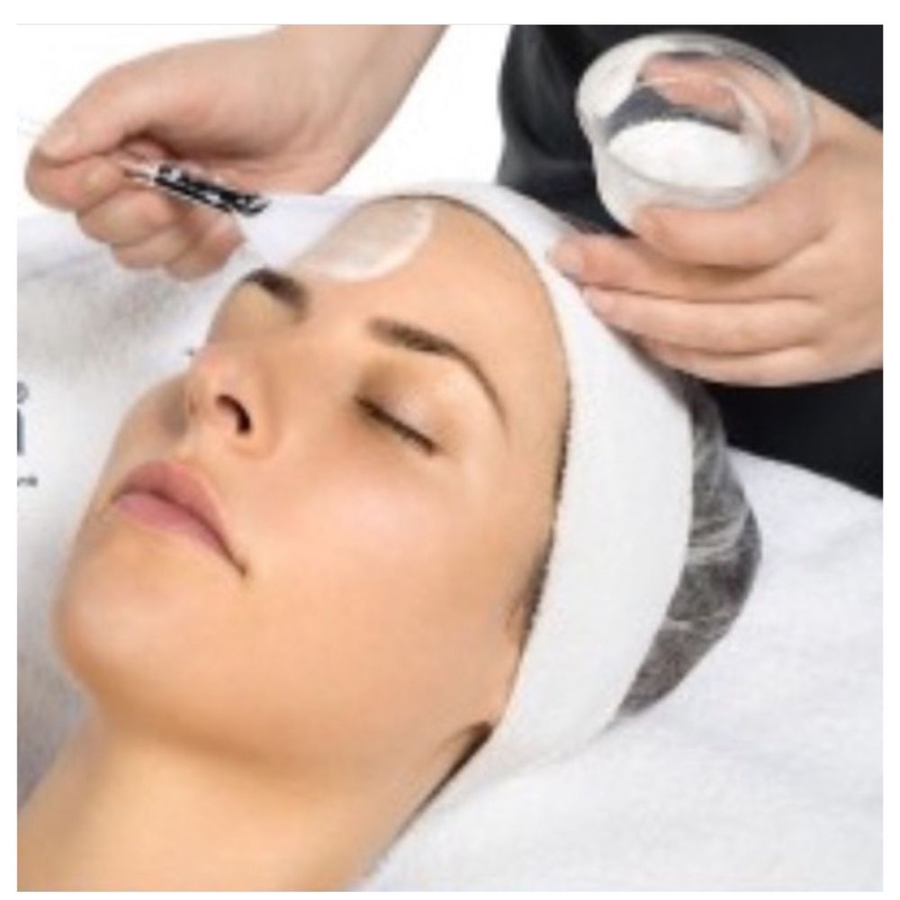 Mobile Facial by Monique Logo