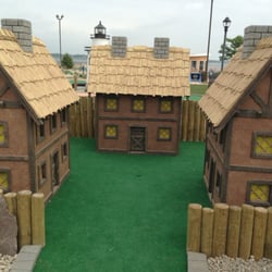 Mini-Golf at Saybrook Point - Fort Saybrook hole