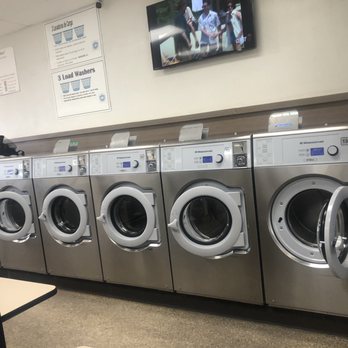 Change Is Good Laundry - Inside pics early Sunday AM - Laundromat Near Me - Escondido, California
