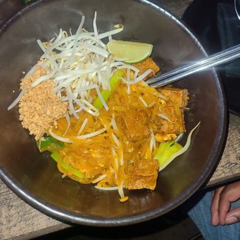 Thai District - Tofu Pad Thai - Thai Near Me - Long Beach, California