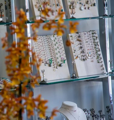 Antiqua Jewelry by null
