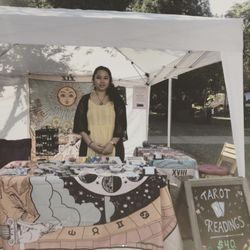 Bianca's Retreat - Giving readings at a local market