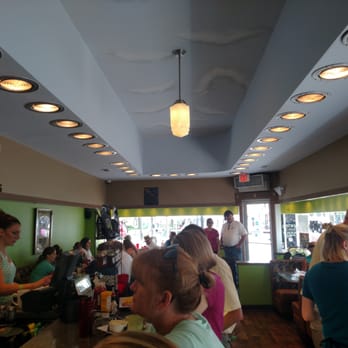 Newton's Paradise Cafe - Inside Newton's cafe - New American Near Me - Waterloo, Iowa