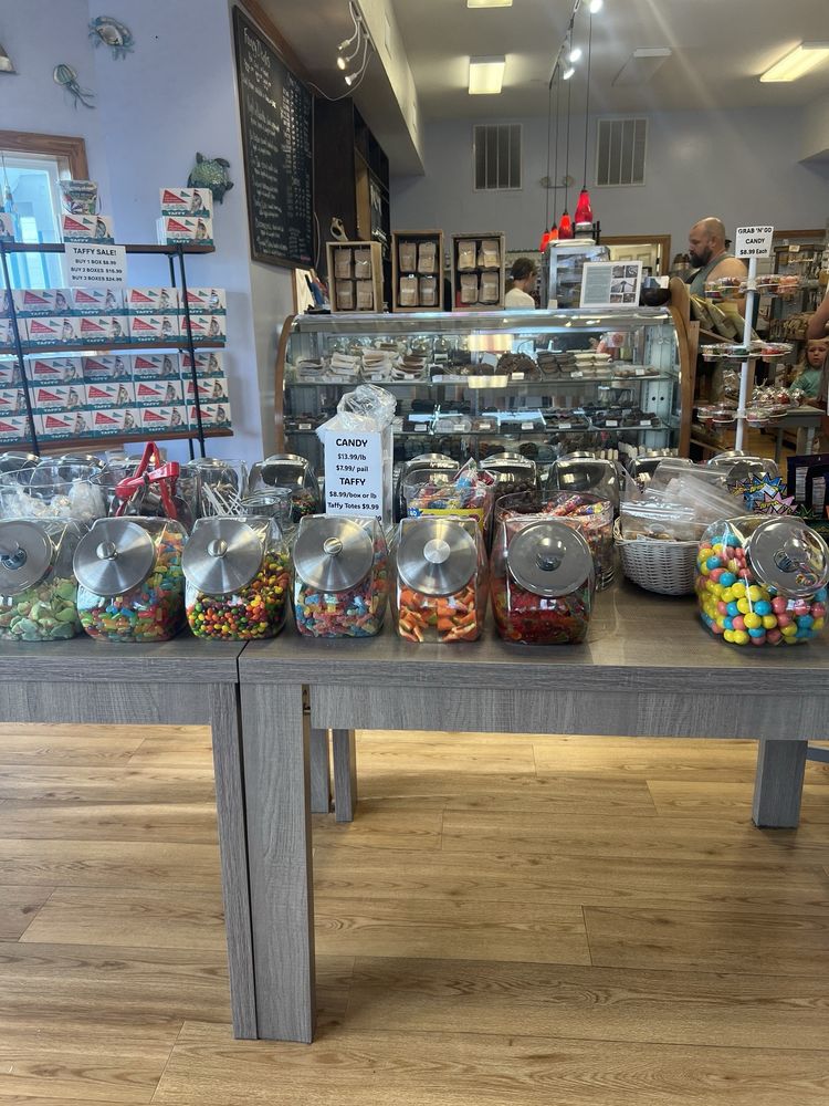 Waves Coffee & Candies