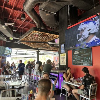 Skybox Taphouse - Favorites Sunday, hang out. They added some new TVs. - Pizza Near Me - Honolulu, Hawaii Skybox Taphouse - Favorites Sunday, hang out. They added some new TVs. - Pizza Near Me - Honolulu, Hawaii
