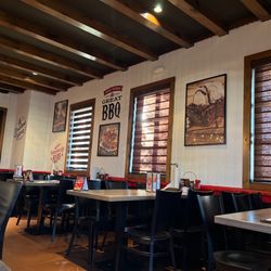 It's dinner time at Famous Dave's!
