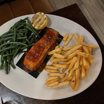 Hard Rock Cafè - Salmon - Cafes Near Me - London, XGL