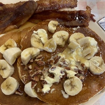 Belle's Kitchen - Banana pecan pancakes - American Near Me - Houston, Texas Belle's Kitchen - Banana pecan pancakes - American Near Me - Houston, Texas