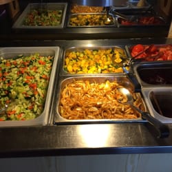 Bihani - Lounas tarjoillaan lautaselta ja siihen sisältyy salaattibuffet
