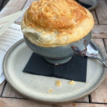 Café 't Tolhuis - Onion soup with cheesy flaky crust - Spanish Near Me - Hilversum, New Hampshire Café 't Tolhuis - Onion soup with cheesy flaky crust - Spanish Near Me - Hilversum, New Hampshire