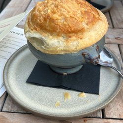Café 't Tolhuis - Onion soup with cheesy flaky crust