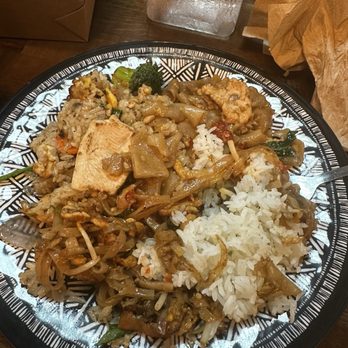 Goi Express Thai - Pad See Ew Chicken Beef Pad Thai Chicken Family style we all shared - Thai Near Me - Murrieta, California Goi Express Thai - Pad See Ew Chicken Beef Pad Thai Chicken Family style we all shared - Thai Near Me - Murrieta, California