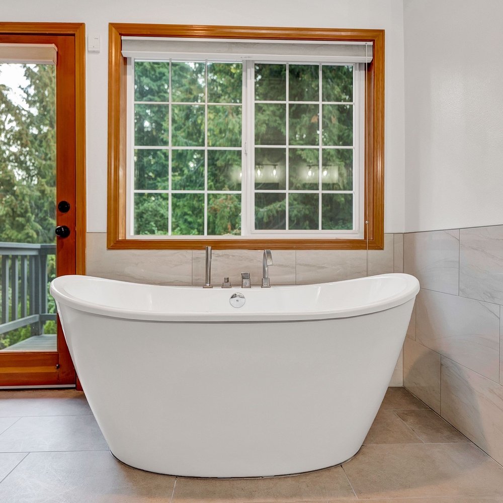 United Signature Design and Build - a bathtub in a bathroom - Interior Design Near Me - Everett, Washington United Signature Design and Build - a bathtub in a bathroom - Interior Design Near Me - Everett, Washington