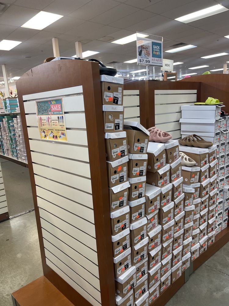 VIVA FASHION MART Updated September 2024 11 Photos 4201 S Noland Rd, Independence