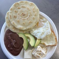 Pupusas Familia