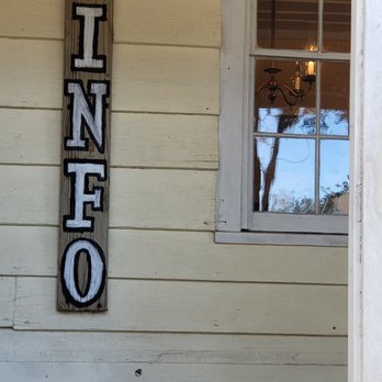 Historic Bluffton Foundation - Sign on house with arrow pointing to half-empty rack of brochures. - Museums Near Me - Bluffton, South Carolina
