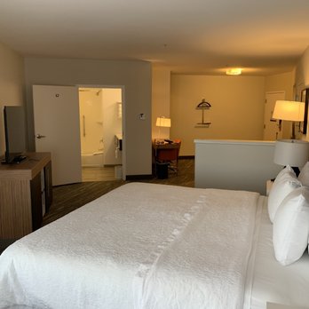 Hampton Inn & Suites Parker - Bed - Hotels Near Me - Parker, Colorado