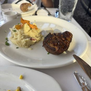 Chart House - Filet 7oz and potatoes - Seafood Near Me - San Antonio, Texas Chart House - Filet 7oz and potatoes - Seafood Near Me - San Antonio, Texas
