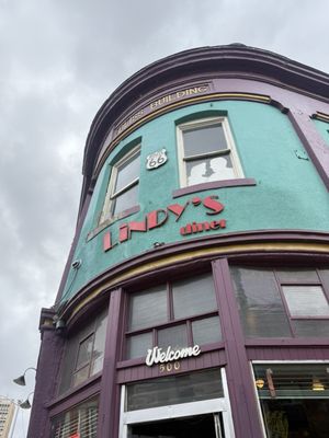 Lindy's Diner by null