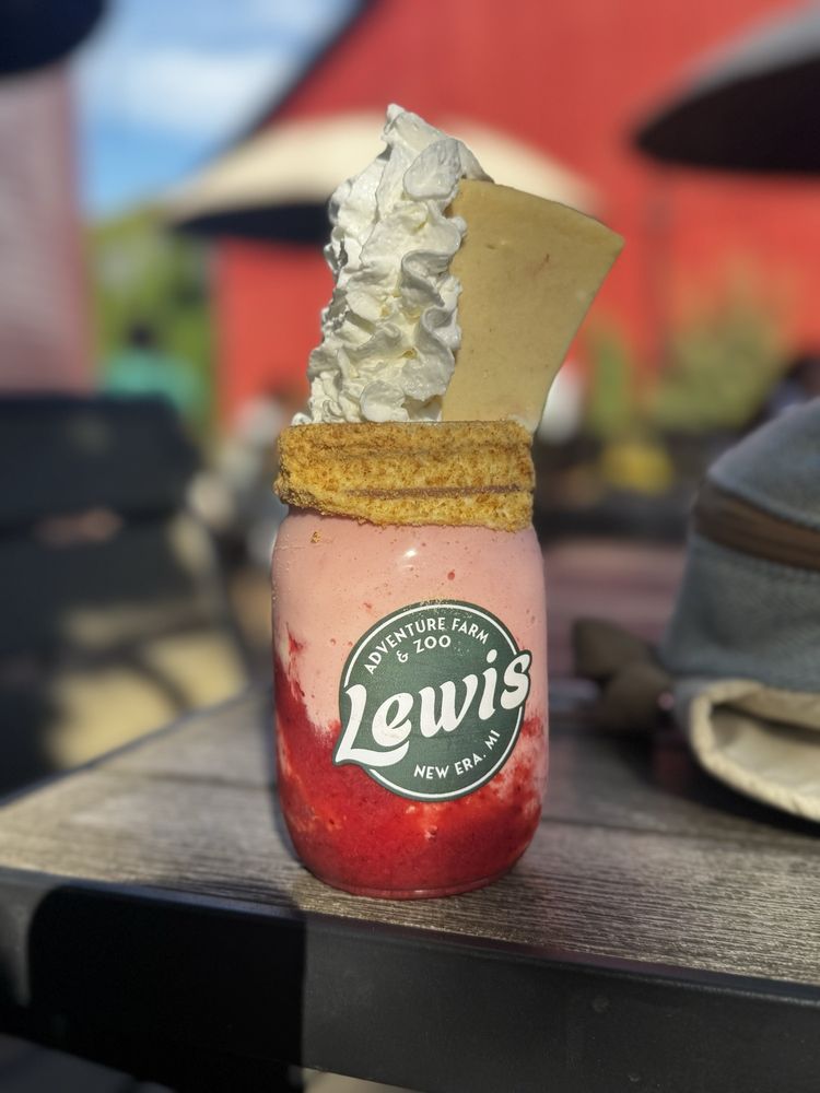 Lewis Adventure Farm & Zoo Logo