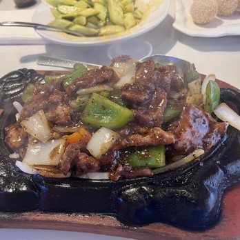 Corner Dumpling House - Sizzling beef with black pepper sauce - Pan Asian Near Me - Cincinnati, Ohio