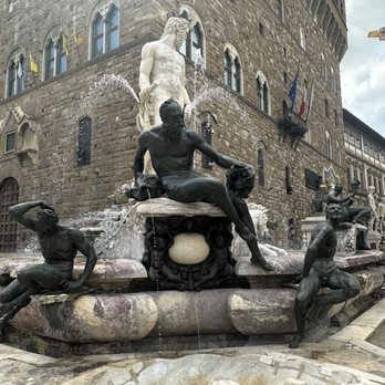 Expat Explore Travel Ltd. - Neptune fountain in Florence Italy - Travel Services Near Me - London, XGL