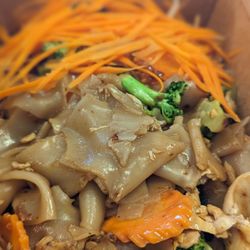 MoMo Thai House - Pad See Ew